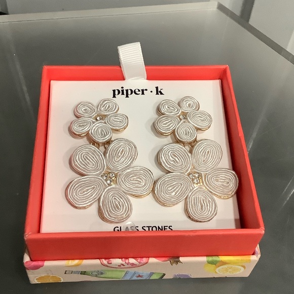 Piper K Jewelry - Piper Flower Earrings, Glass Stones, Ivory, Gold Trim, Pierced Nickel Free
